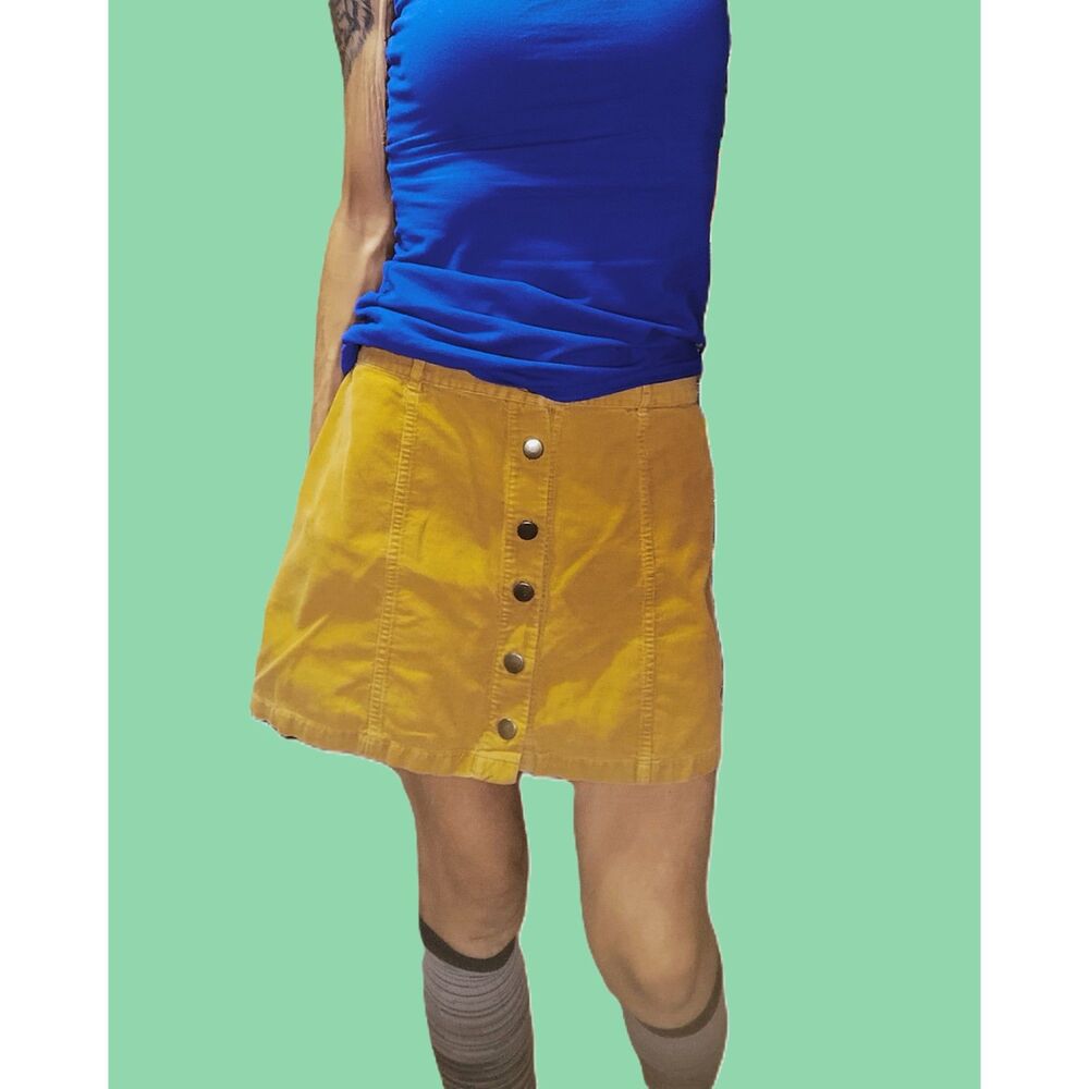 Bongo Y2K ~ Camel Brown Corduroy Button Front Mini Skirt ~ Medium